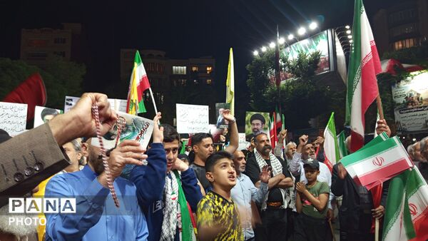 شبی دیگر از همبستگی مردم و تجدید بیعت با رهبری در بروجرد