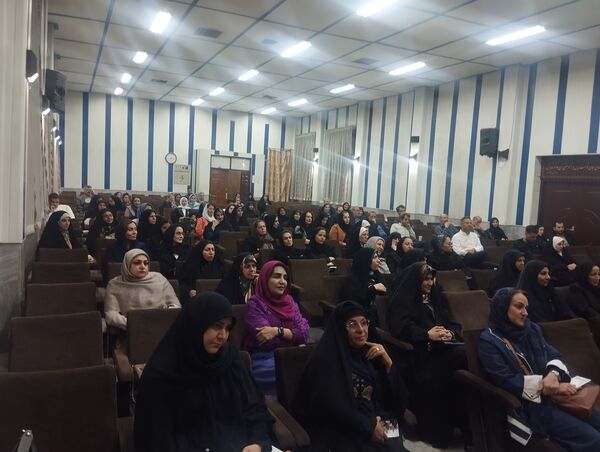 اولین جلسه انجمن اولیا و مربیان دبیرستان فرزانگان ۵ مشهد