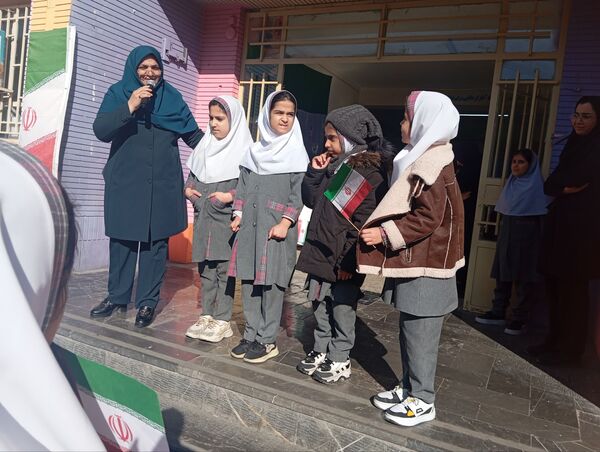 گرامیداشت حماسه ۹ دی ماه در دبستان دخترانه نرجس یک 