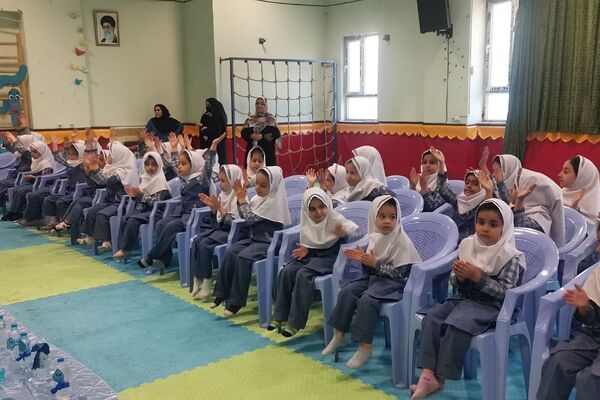 برگزاری جشن آب برای دانش‌آموزان کلاس اولی دبستان زنده‌یاد قمصری شهرستان ورامین