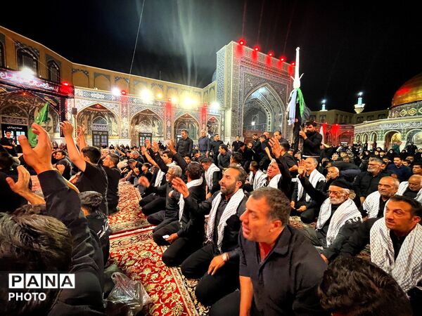 اجرای آیین سنتی علم زنی شهرستان کاشمر در حرم مطهر رضوی