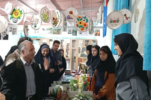 بازارچه خلاقیت؛ جشن خوداتکایی دختران خدیجه‌الکبری در قالب دست‌سازه‌ها و طعم‌ها