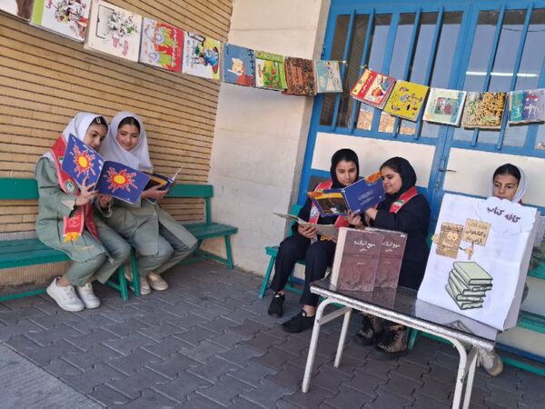 کافه کتاب دبستان سمیه مهربان