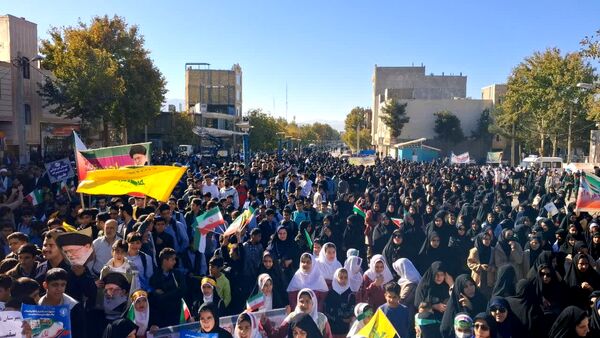 روز ۱۳ آبان: درخششی دیگر در تاریخ شهرستان سلسله با راهپیمایی دانش‌آموزان و مردم