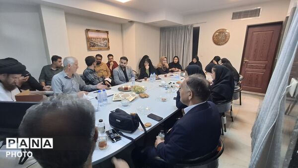روایتِ رسانه در خانه سفیران بهشت