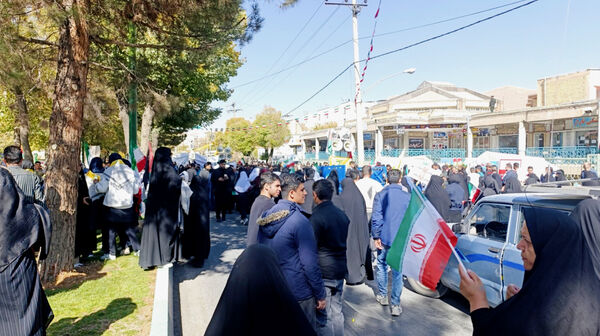نسل بیدار انقلاب؛ خروش دختران شاهد فاطمه‌زهرا(س) شهرکرد مقابل استکبار جهانی