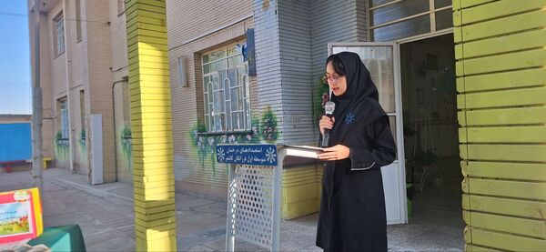 برگزاری جشن عاطفه ها در دبیرستان فرزانگان دوره ی اول 