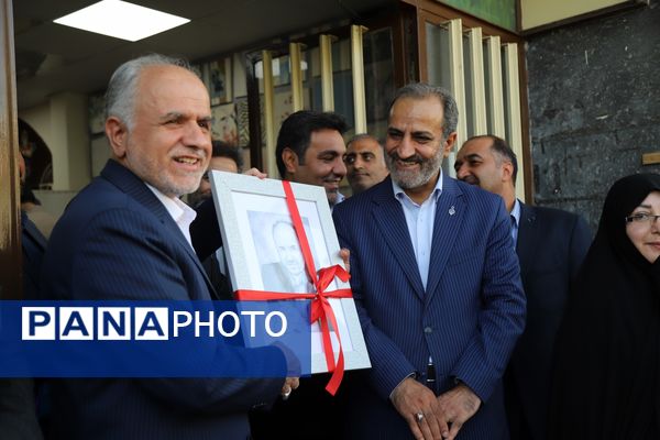 نواختن زنگ آغاز سال تحصیلی با حضور وزیر دادگستری 