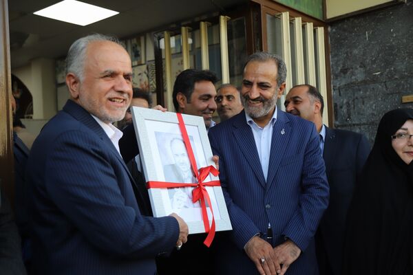 نواختن زنگ آغاز سال تحصیلی با حضور وزیر دادگستری 