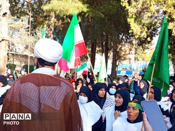 همایش بانوان کفن‌پوش لردگانی؛ جلوه‌ای از وفاداری و بیعت با امام امت
