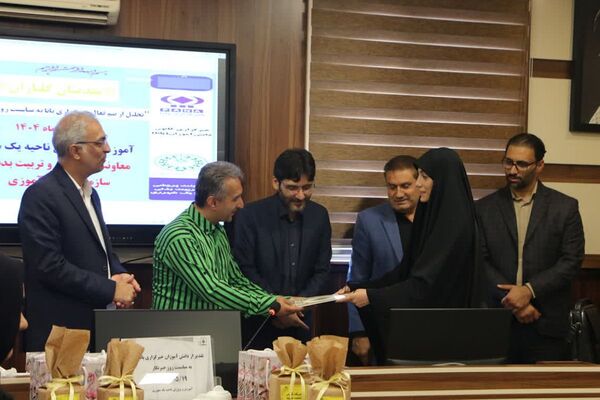 تجلیل از دانش‌آموز خبرنگاران پانا ناحیه یک شهرری به مناسبت روز خبرنگار