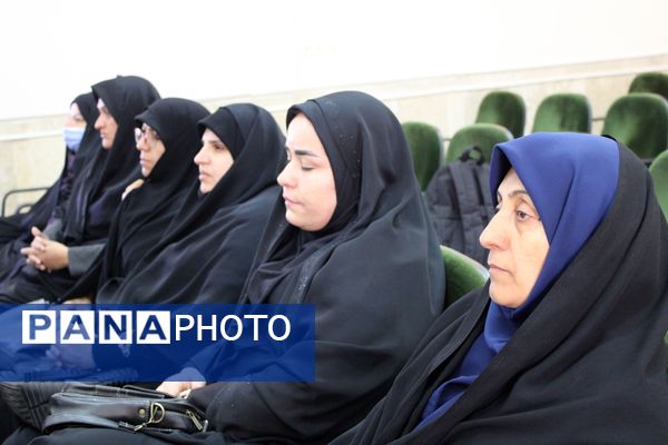 وداع ۲۴ سال خدمت صادقانه در آموزش‌ و پرورش شهرستان بن