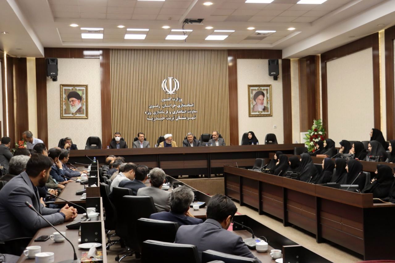 نشست هم‌اندیشی فرهنگیان تربت‌حیدریه با محوریت نهضت مدرسه‌سازی