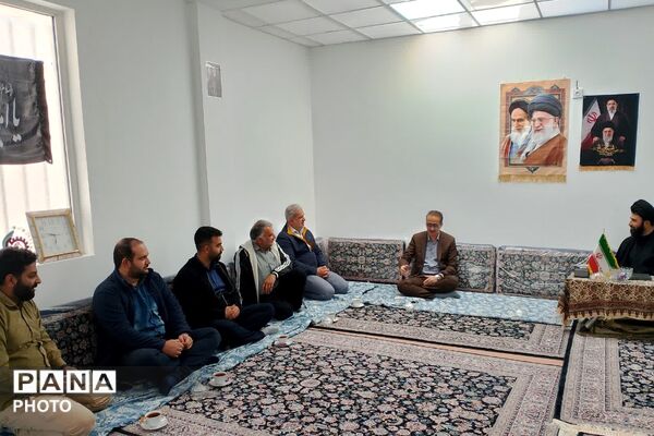 برپایی نمایشگاه منظومه فکری رهبر شهید در فیروزکوه