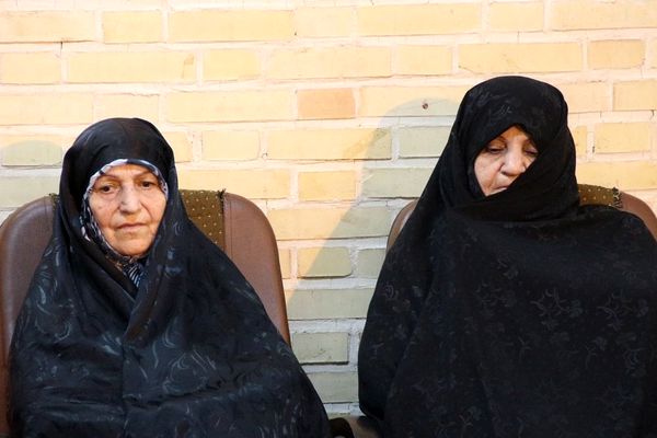 اهدا لوازم تحریر به دانش‌آموزان کم برخوردار در دبستان شهید خبره فرشچی ناحیه یک شهرری