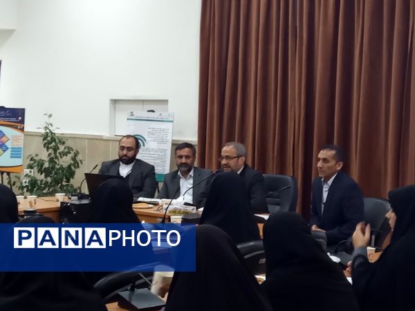 جلسه آموزشی-توجیهی ارزیابان سـوابق پـژوهـشی آزمون اسـتخدامی آمـوزگاری آمـوزش و پـرورش