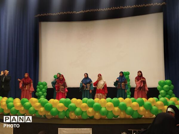 جشن مادر و دختری ویژه دانش آموزان با نیازهای ویژه در قم