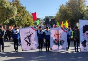 حضور پرشور دانش‌آموزان ابرکوه در راهپیمایی 13 آبان