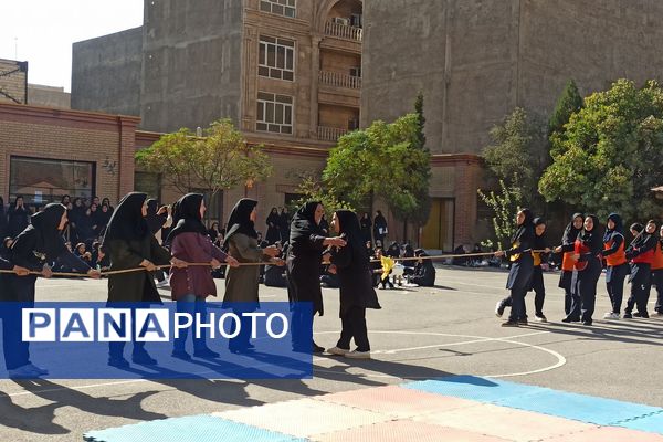 برگزاری برنامه های شاد و متنوع به مناسبت هفته تربیت بدنی در دبیرستان فضیلت شاهد