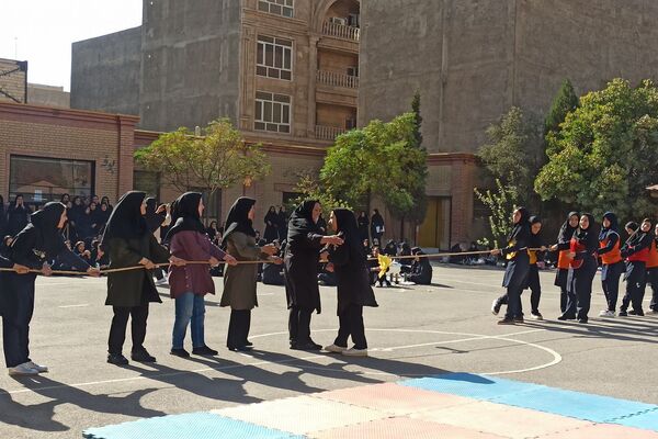 برگزاری برنامه های شاد و متنوع به مناسبت هفته تربیت بدنی در دبیرستان فضیلت شاهد