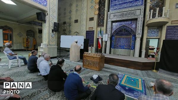 قرائت قرآن‌آموزان ساوجبلاغ در مسجد ولی عصر 