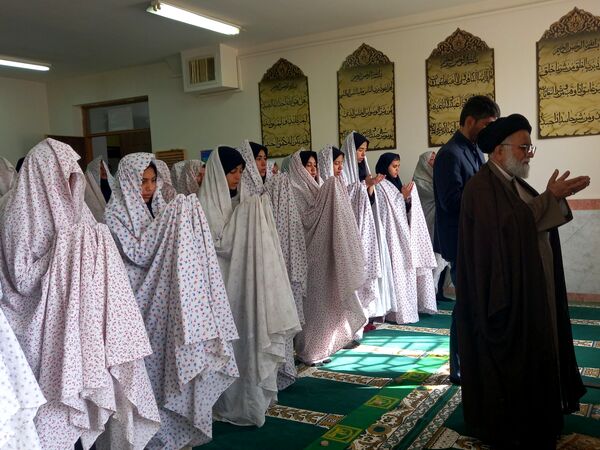 حضور امام جمعه شهرستان نیشابور در دبیرستان نمونه وکیلی استاد شفیعی کدکنی «وکیلی ۱۰»