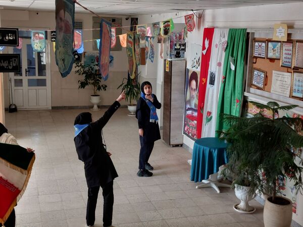 آماده‌سازی مدرسه حجاب باخرز برای دهه فجر و زنگ انقلاب