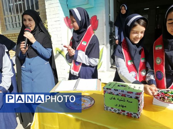 سه شنبه‌های مهدوی در دبستان ناهید نخودی 