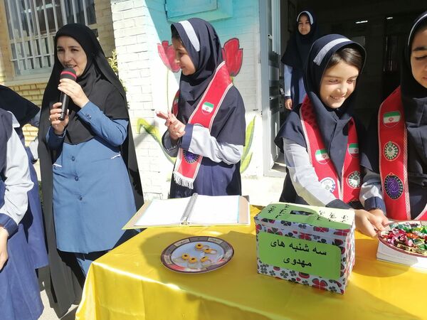 سه شنبه‌های مهدوی در دبستان ناهید نخودی 