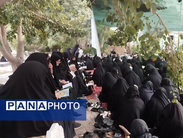 محفل نورانی دعای عرفه در گلزار شهدای شهرک طرق 