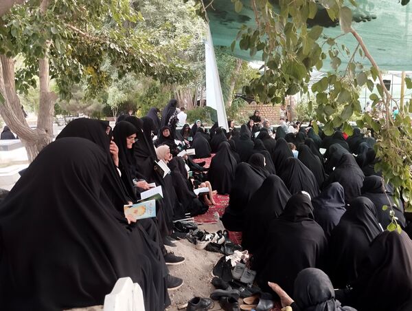 محفل نورانی دعای عرفه در گلزار شهدای شهرک طرق 