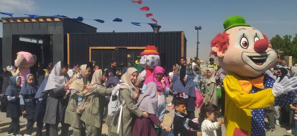 برگزاری جشن فرفره‌ها به مناسبت روز زمین پاک در شهرستان فردیس 