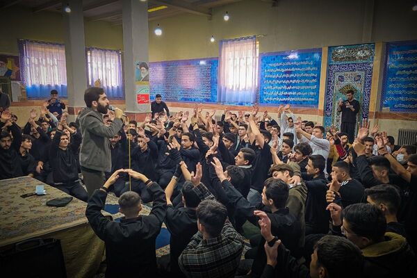 طنین نوای عشق و عزا؛ مراسم عزاداری دهه دوم فاطمیه در مدارس بهارستان‌دو