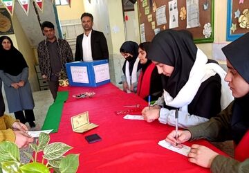 انتخابات شورای دانش آموزی در آموزشگاه نجمه ملک شیر