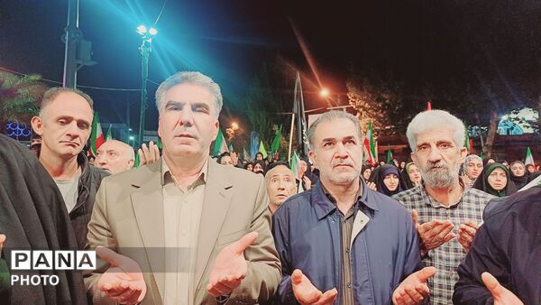 استقامت مردم کوهدشت در شب شصت‌وسوم تجمعات شبانه در میدان امام خمینی(ره)