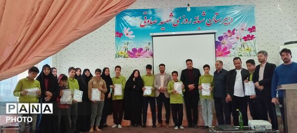 فرهنگ و هنر در مدارس شهید صادقی و شهید رجایی طنین انداز شد