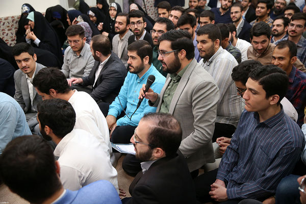 دیدار جمعی از مدال‌آوران المپیادهای دانش‌آموزی و دانشجویی با مقام معظم رهبری