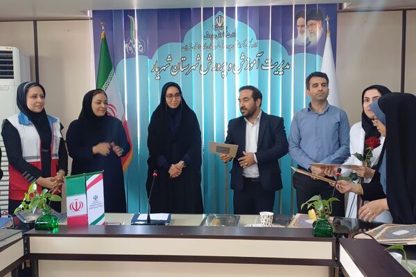 تقدیر از مراقبین سلامت و ارگان‌های مرتبط با حوزه سلامت در اداره آموزش و پرورش شهریار 