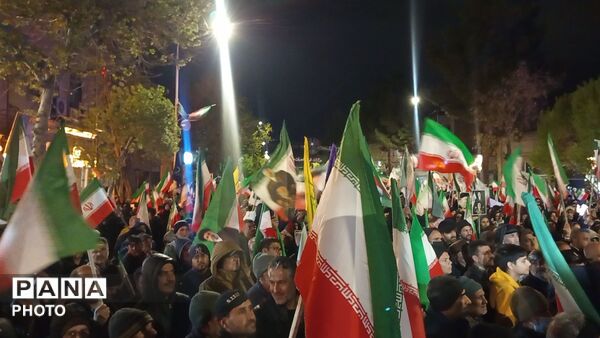 نیشابور  در آغوش باران؛ قصه دلدادگی مردم در مسجد جامع 