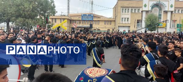 استقبال عزاداران حسینی از کاروان نمادین اسرای کربلا در قم