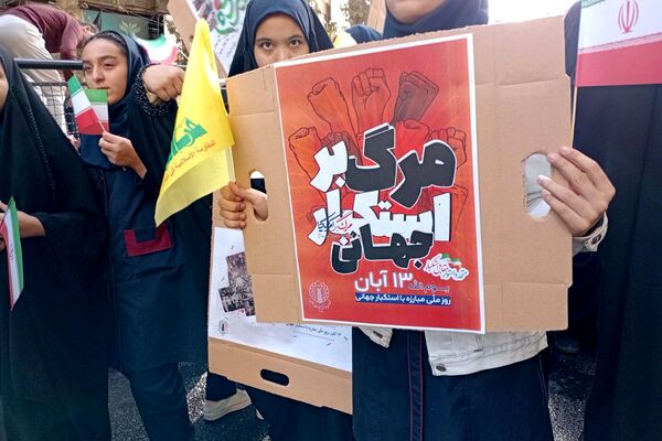 همه‌باهم در راهپیمایی روز دانش‌آموز؛ تجلی وحدت و آگاهی نسل نو