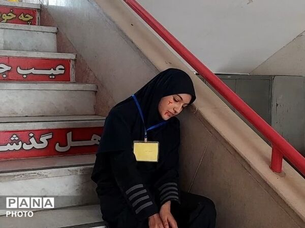 برگزاری بیست و هفتمین مانور سراسری زلزله و ایمنی در مدرسه فاطمه زهرا (س) دستگرد برخوار 