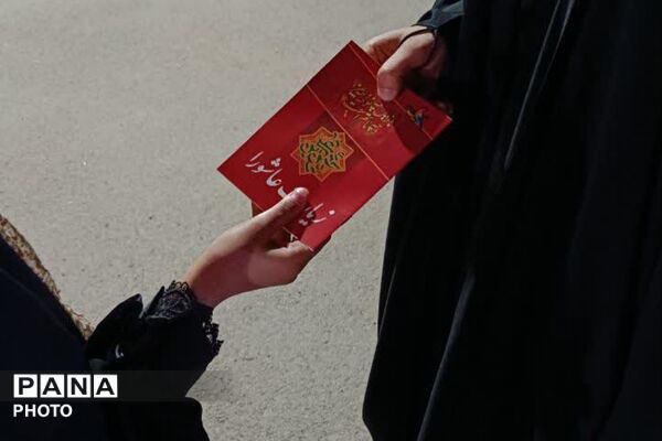  برپایی پویش «به یاد ابراهیم» و توزیع نذورات فرهنگی در موکب شهید خدمت