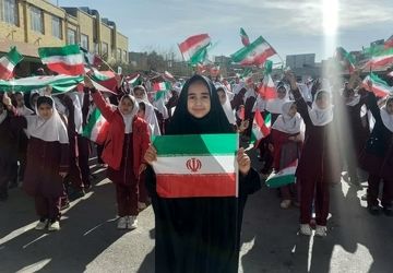 طنین زنگ انقلاب در دبستان دخترانه معلم ناحیه یک یزد