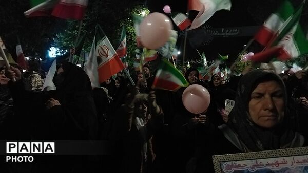 دختران نیشابوری در صف اول تجمعات-۱