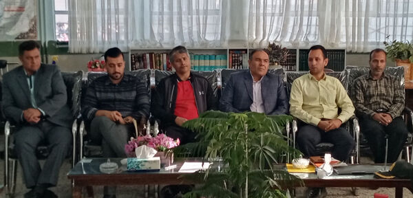 دیدار رئیس پلیس فتا کاشمر با پرسنل دبیرستان آیت‌الله خامنه‌ای 