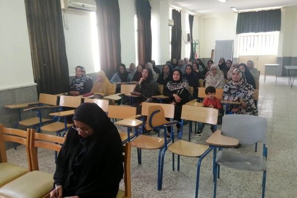 نشست مشترک اولیا مدرسه علی سایانی با مسئولان آموزش و پرورش منطقه فین