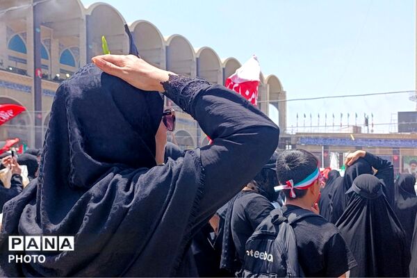 جمعیت بی‌شمار در صحن‌ های مصلی؛ آخرین لحظات وداع با رهبر