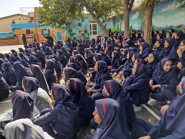 دانش‌آموزان مدرسه مهدی خدابنده با شهدا تجدید پیمان کردند
