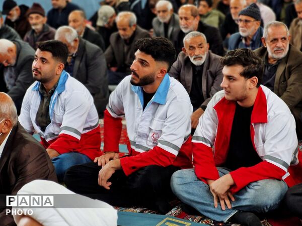 اقامه نمازجمعه با حضور فرهنگیان و دانش‌آموزان در گلوگاه